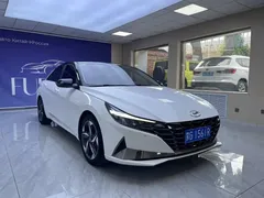 2022 Hyundai Elantra 1.5L CVT LUX Premium, белый — фото 3