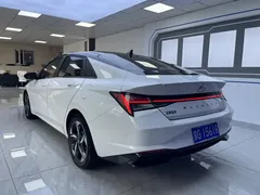 2022 Hyundai Elantra 1.5L CVT LUX Premium, белый — фото 5