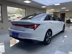2022 Hyundai Elantra 1.5L CVT LUX Premium, белый — фото 6