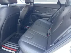 2022 Hyundai Elantra 1.5L CVT LUX Premium, белый — фото 7