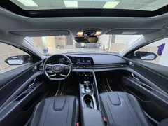 2022 Hyundai Elantra 1.5L CVT LUX Premium, белый — фото 8