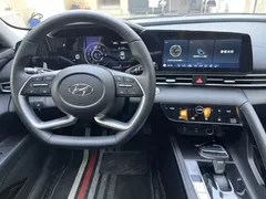2022 Hyundai Elantra 1.5L CVT LUX Premium, белый — фото 9
