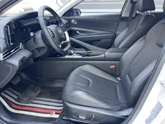 2022 Hyundai Elantra 1.5L CVT LUX Premium, белый — фото 10