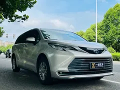 2021 Toyota Sienna 2.5L Hybrid Premium — фото 2