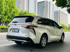 2021 Toyota Sienna 2.5L Hybrid Premium — фото 3