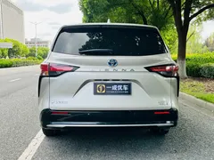 2021 Toyota Sienna 2.5L Hybrid Premium — фото 4