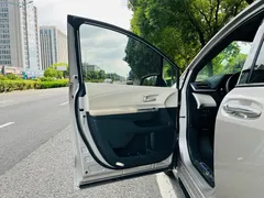 2021 Toyota Sienna 2.5L Hybrid Premium — фото 12