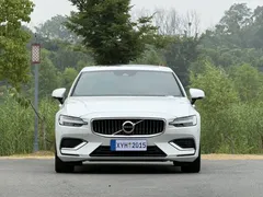 2021 Volvo S60 T4 Luxury, белый — фото 2
