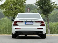 2021 Volvo S60 T4 Luxury, белый — фото 17