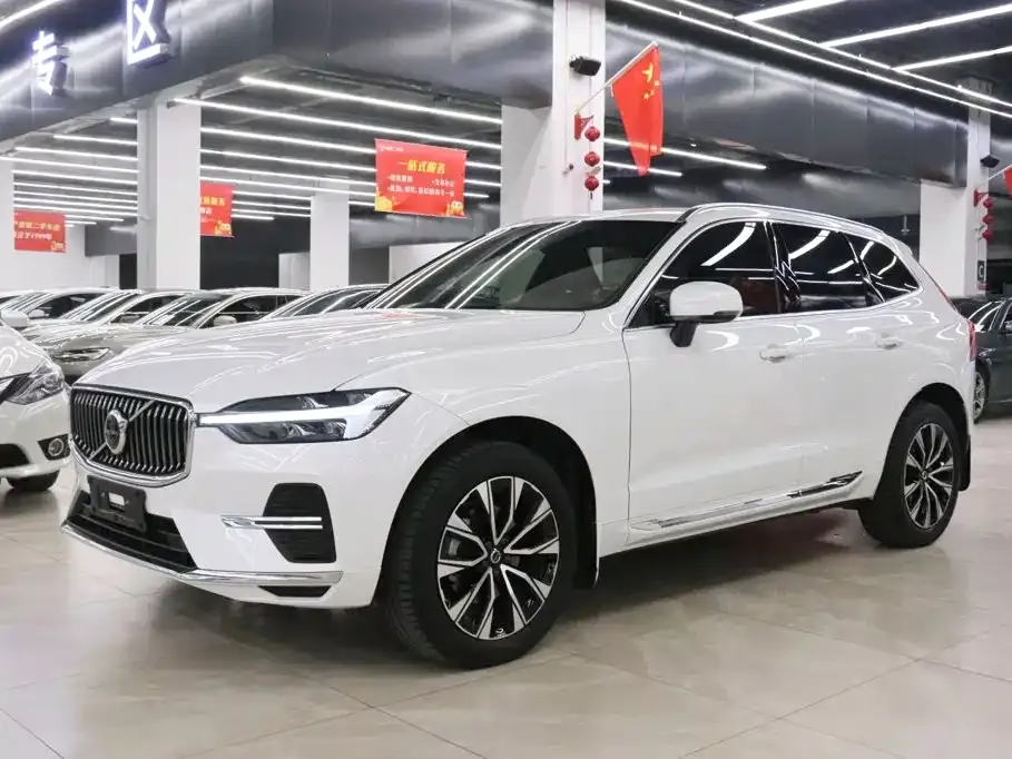 2023 Volvo XC60 4WD Luxury