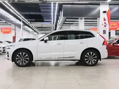 2023 Volvo XC60 4WD Luxury, белый — фото 3