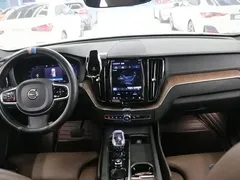 2023 Volvo XC60 4WD Luxury, белый — фото 5