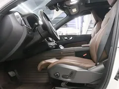 2023 Volvo XC60 4WD Luxury, белый — фото 12