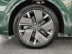 2025 Li Auto L9 Ultra, зелёный — фото 17