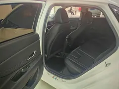 2021 Hyundai Elantra 1.5L CVT GLX Elite, белый — фото 25