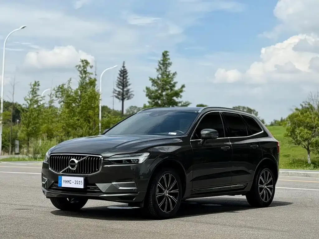 2021 Volvo XC60 4WD Luxury