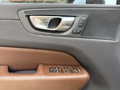 2021 Volvo XC60 4WD Luxury, чёрный — фото 9