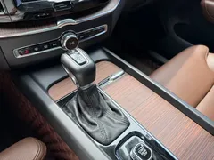 2021 Volvo XC60 4WD Luxury, чёрный — фото 12