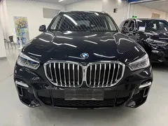 2022 BMW X5 30Li M, чёрный — фото 1