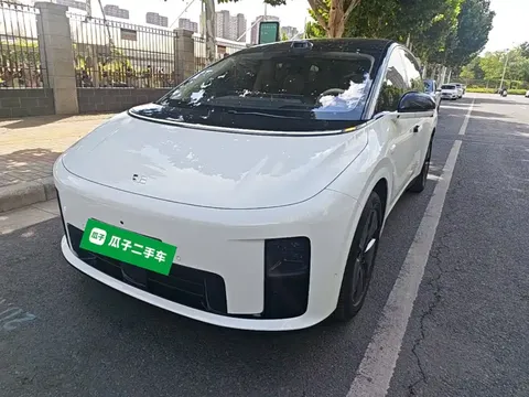 2025 Li Auto i8 Standard