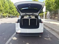 2025 Li Auto i8 Standard, белый — фото 19
