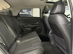 2022 Hyundai Elantra 1.5L CVT LUX Premium, белый — фото 5