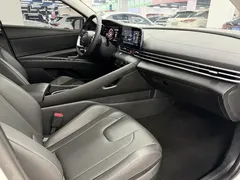 2022 Hyundai Elantra 1.5L CVT LUX Premium, белый — фото 6