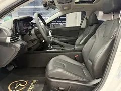 2022 Hyundai Elantra 1.5L CVT LUX Premium, белый — фото 10
