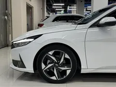 2022 Hyundai Elantra 1.5L CVT LUX Premium, белый — фото 15