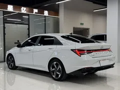 2022 Hyundai Elantra 1.5L CVT LUX Premium, белый — фото 19