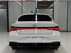 2022 Hyundai Elantra 1.5L CVT LUX Premium, белый — фото 20