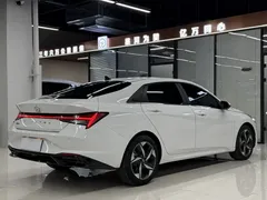 2022 Hyundai Elantra 1.5L CVT LUX Premium, белый — фото 21