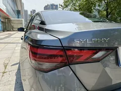 2022 Nissan Sylphy 1.6L XL CVT — фото 10