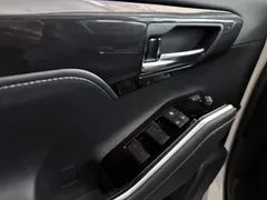 2022 Toyota Crown Kluger 2.5L HEV 4WD Premium, белый — фото 9