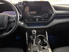 2022 Toyota Crown Kluger 2.5L HEV 4WD Premium, белый — фото 15
