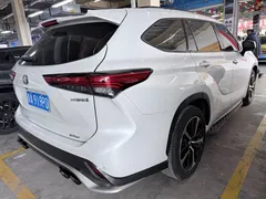 2022 Toyota Crown Kluger 2.5L HEV 4WD Premium, белый — фото 19