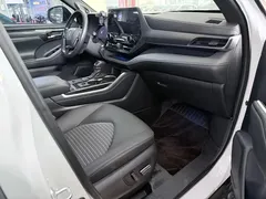 2022 Toyota Crown Kluger 2.5L HEV 4WD Premium, белый — фото 21