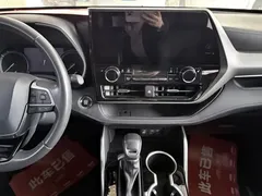 2022 Toyota Highlander 380T 4WD 7, белый — фото 17