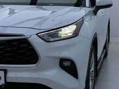 2023 Toyota Highlander 2.5L Smart Hybrid 4WD Luxury 7, белый — фото 4