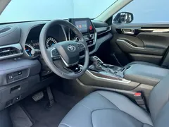 2023 Toyota Highlander 2.5L Smart Hybrid 4WD Luxury 7, белый — фото 6