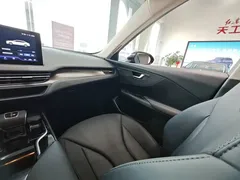 2023 Hongqi E-QM5, чёрный — фото 9