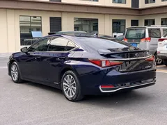 2021 Lexus ES 300h, синий — фото 4