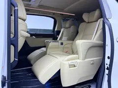 2021 Toyota Alphard Hybrid 2.5L Luxury, белый — фото 9