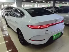 2025 BYD Qin PLUS DM-i PHEV Smart Driving 55km Leading, белый — фото 23