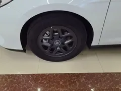 2025 BYD Qin PLUS DM-i PHEV Smart Driving 55km Leading, белый — фото 25