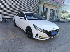 2022 Hyundai Elantra 1.5L CVT LUX Premium, белый — фото 4
