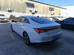 2022 Hyundai Elantra 1.5L CVT LUX Premium, белый — фото 5