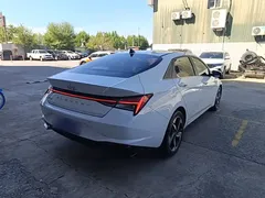 2022 Hyundai Elantra 1.5L CVT LUX Premium, белый — фото 7
