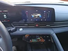 2022 Hyundai Elantra 1.5L CVT LUX Premium, белый — фото 13