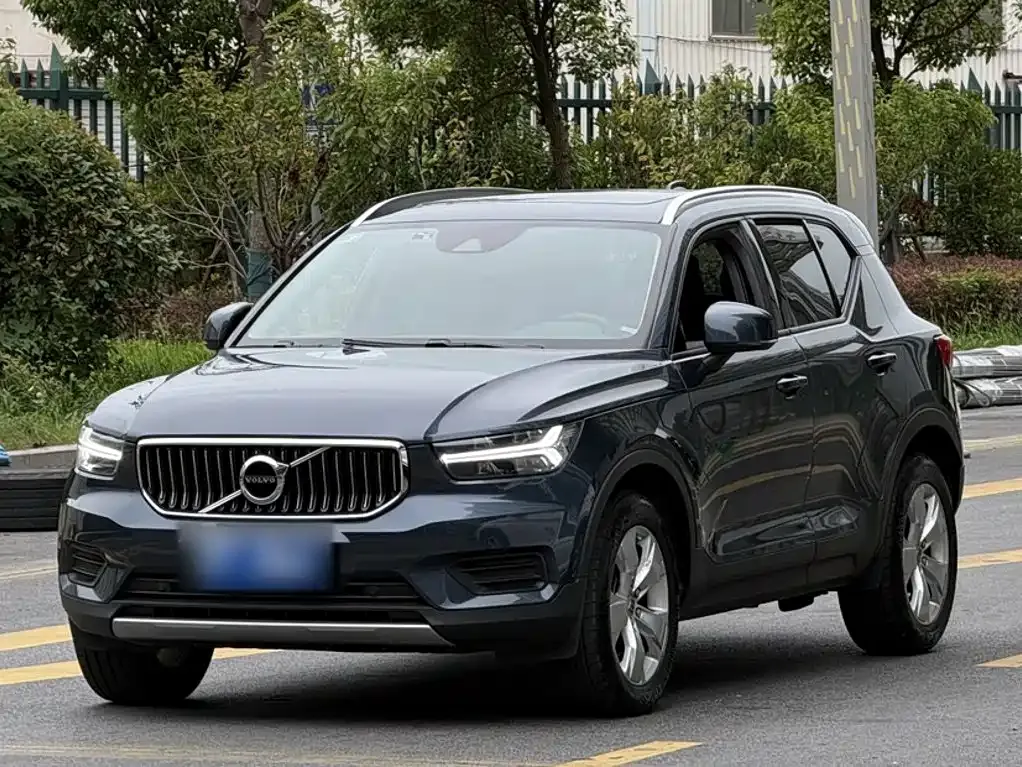 2022 Volvo XC40 4WD Fashion